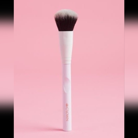 Blush Bundle of 2 ~1 Doucce Freematic Blush 1 Crown Deluxe Pro Blush Brush ~ New - Picture 7 of 10